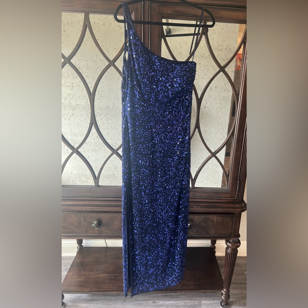 SCALA Beaded and Sequin One Shoulder Floor Length Gown. Size:XL Color: Blue